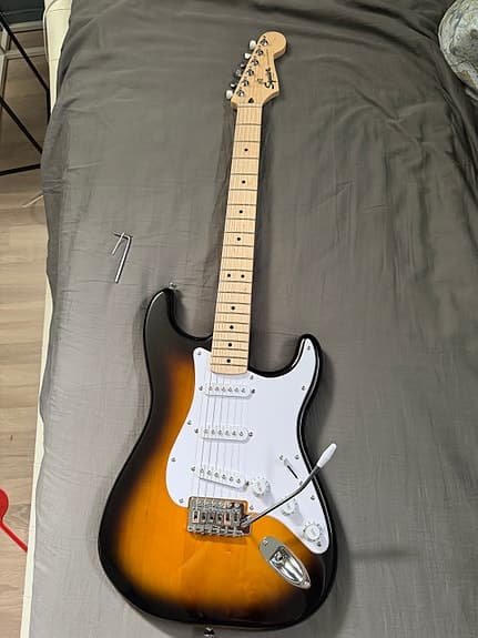 Squier Sonic® Stratocaster sunburst