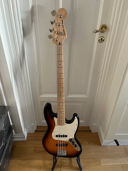 Squier Jazz Bass elbass sunburst 4-strenger
