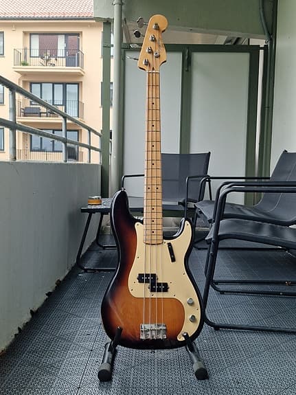 Fender Classic Series 50s Precision Bass, two-tone sunburst