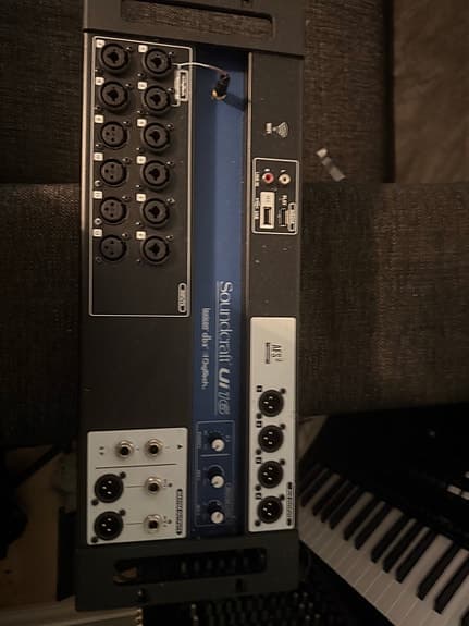 Soundcraft Ui12 digital mikser rackmontert