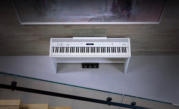Lekker hvit Roland FP 90 Digital Piano m/stativ 🎼🎶