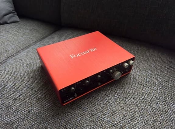 Focusrite Scarlett 18I8 lydkort / audio interface rød