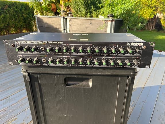 TC Electronic 2240 parametric equalizer / preamp svart