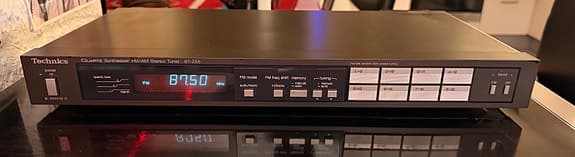 Technics digital DUARTZ Synthesizer FM/AM Stereo Tuner ST-Z55