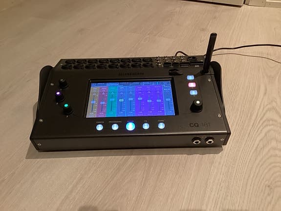 Allen & Heath CQ-18T digital mikser med original koffert