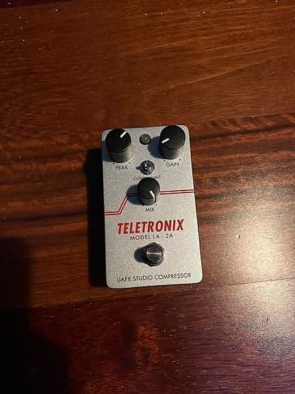 UAFX LA-2A pedal