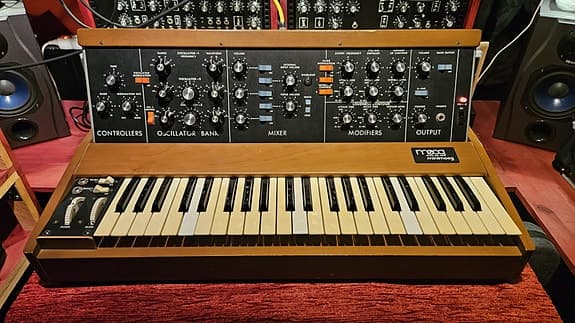 Minimoog Model D