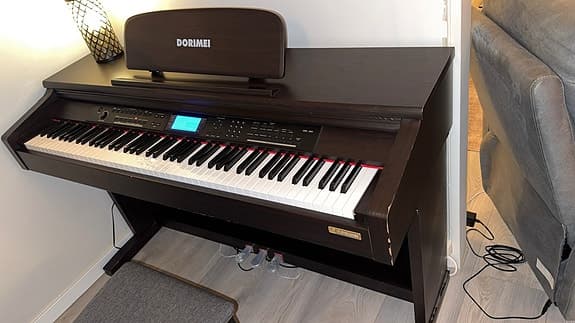 Selger vårt Dorimei DRM 8802 digital piano