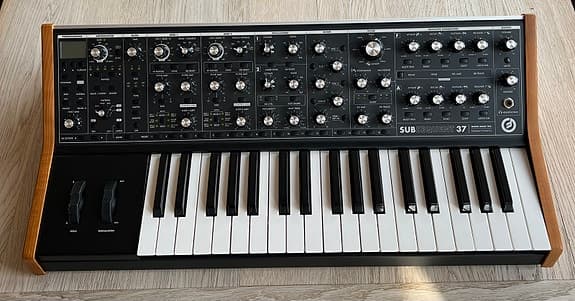 Moog subsequent 37 standard edition 2018