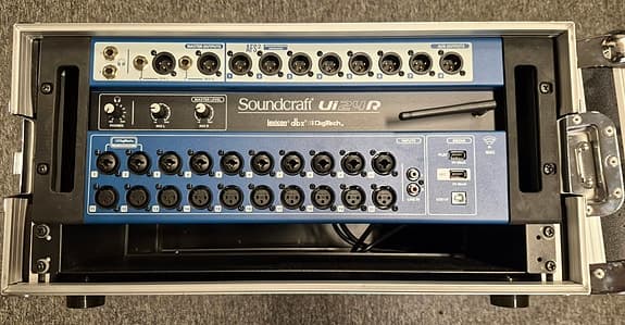 Soundcraft UI24R Mixer med 5u Rack