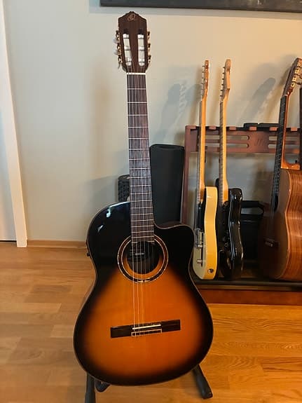 Ortega RCE158SN-TSB Klassisk gitar med mic og preamp