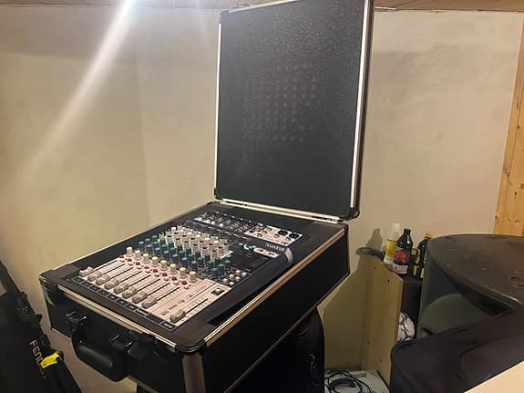 SOUNDCRAFT SIGNATURE 10 MIXER