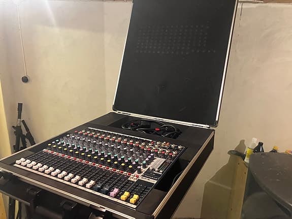 SOUNDCRAFT EFX 12 MIXER m FLIGHTCASE