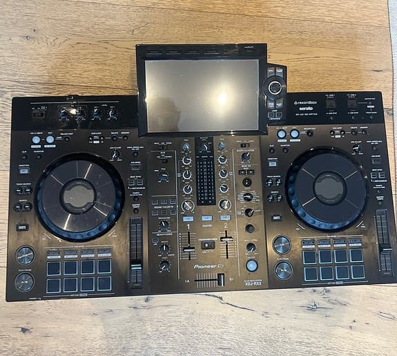 Pioneer DJ controller med skjerm