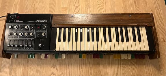 Roland SH-1000 synthesizer