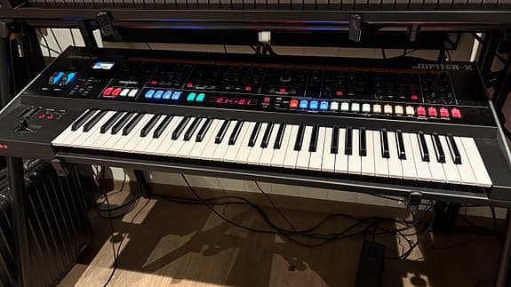 Roland Jupiter-X selges