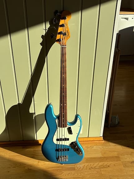 Fender Vintera II Jazz Bass LPB