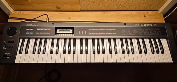 Roland Alpha Juno-2 (1986) – svært velholdt, M-64C + originaleske