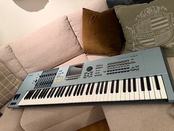 Yamaha Motif XS7 synth / workstation