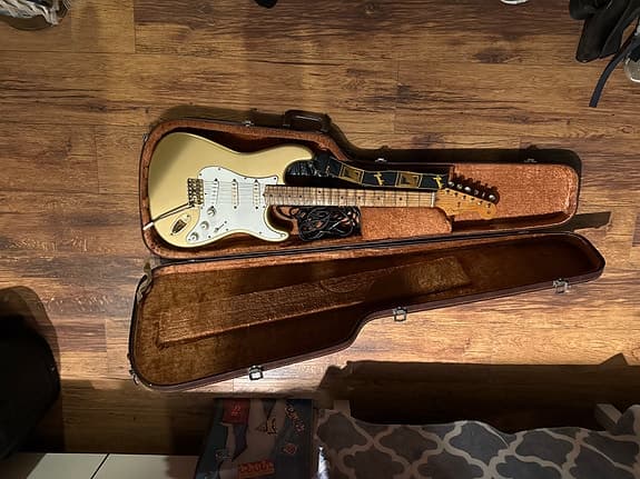 Elektrisk gitar Stratocaster-type gull