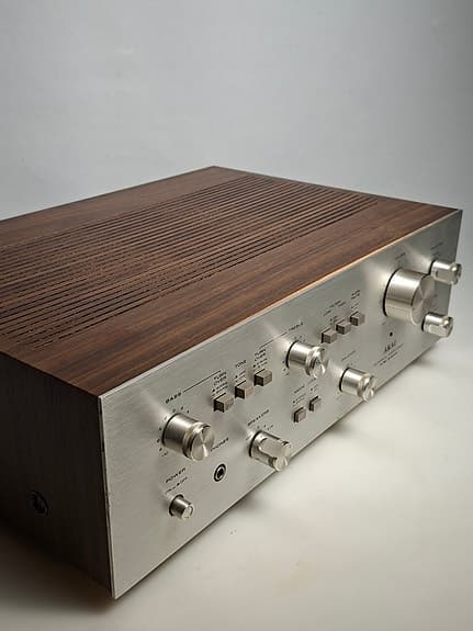 AKAI AM-2400 Vintage Stereo Amplifier – Servet, Reparert og Testet