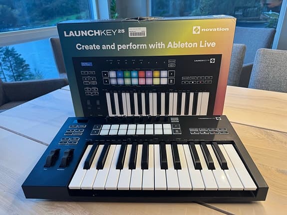 Novation Launchkey 25 MIDI-keyboard med pads