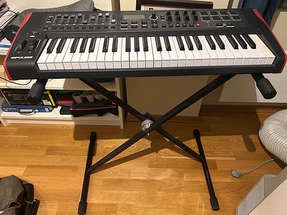 Novation Impulse 49 Tangenter USB MIDI Kontroller Keyboard m/stativ