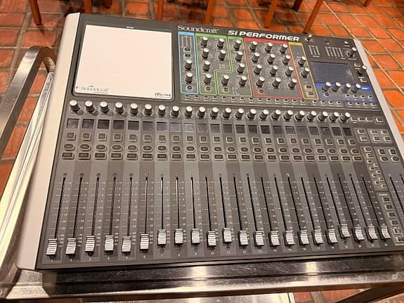 Soundcraft SI performer 2 med mini stagebox 32 (Lydmikser + stagerack)