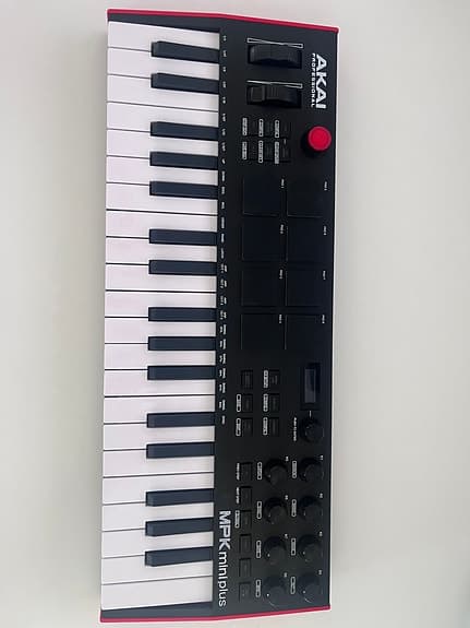 AKAI MPK Mini Plus | Kompakt MIDI-keyboard med 37 tangenter