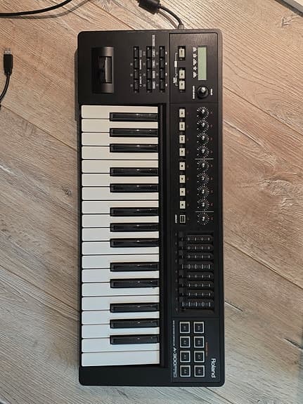 Roland A-300PRO MIDI-keyboard 32 tangenter svart