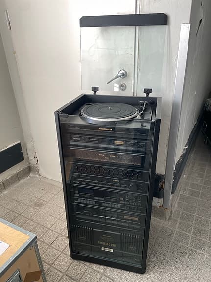 Sharp System-7700 stereoanlegg i rack, med platespiller, CD og kassett