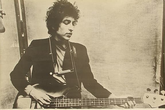 Unik og stor poster - Bob Dylan Fender Jazz bass - bud mottas
