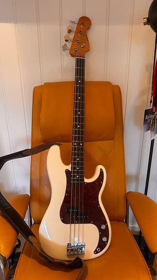 Fender Vintera ii 60s precision bass