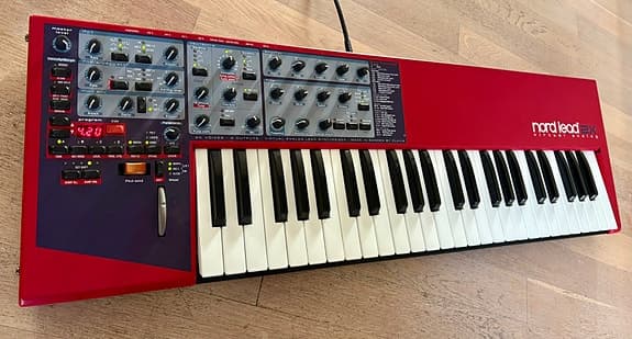 NORD LEAD 2X // 20 voices Virtual Analog Lead Synthesizer