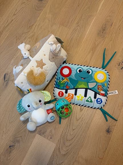 4 baby og aktivitetsleker selges samlet