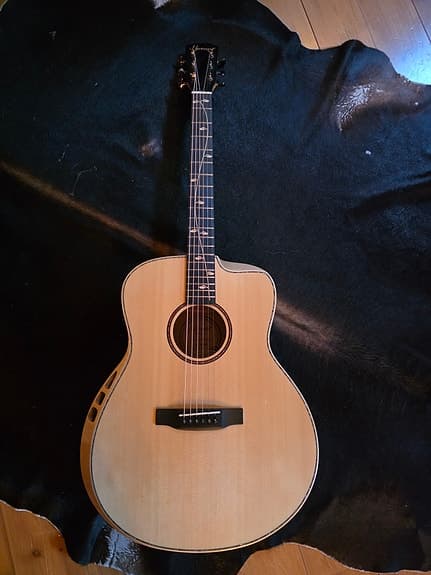 Nydelig Hartwood Sonata-FX Concert Electro-Acoustic Guitar – innebygde effekter