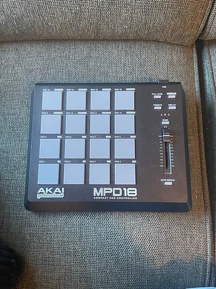 AKAI MPD 18
