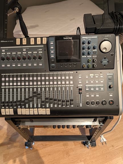 Tascam DP-24SD digital multitracker / mikser
