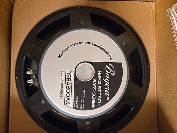 Bugera Hard Attack Bass Series høyttalerelement + Boss Phantom P128DVC subwoofer