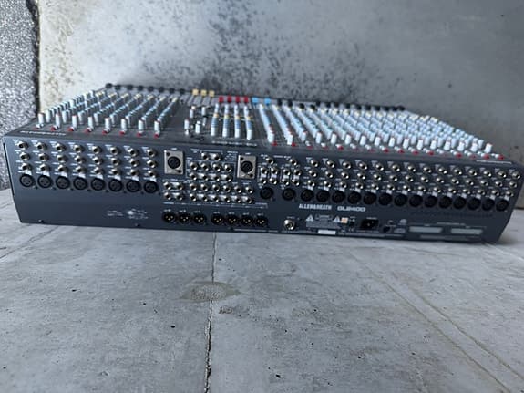Allen & Heath GL2400 – 24-kanals mikser