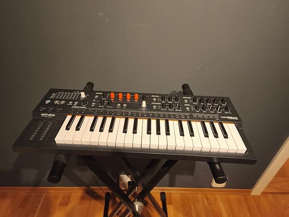 Arturia Minifreak hybrid algorithmic synth - reservert