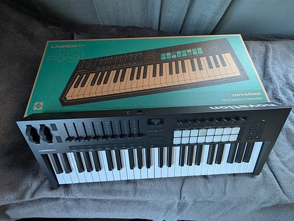 Novation Launchkey 49 MK4 MIDI-keyboard – som ny i originalemballasje