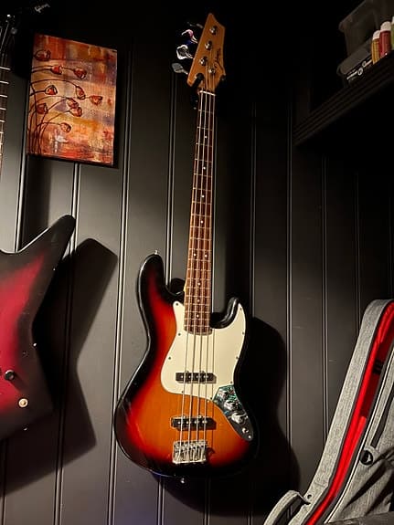 Johnson Jazz bass med emg pickups