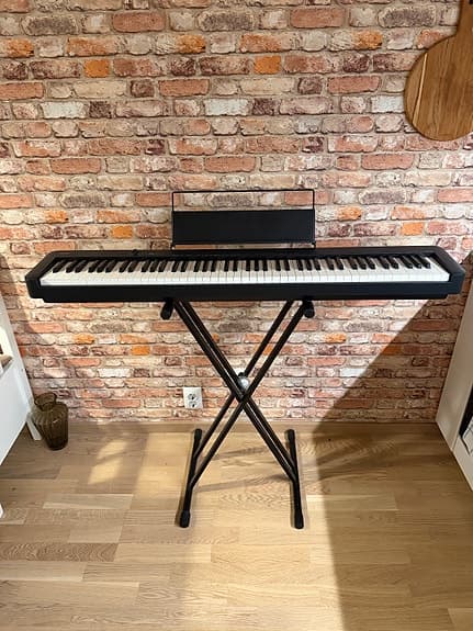 Digital piano- Casio CDP-S100 (inkl. noteholder, stativ, lader, pedal, headset)