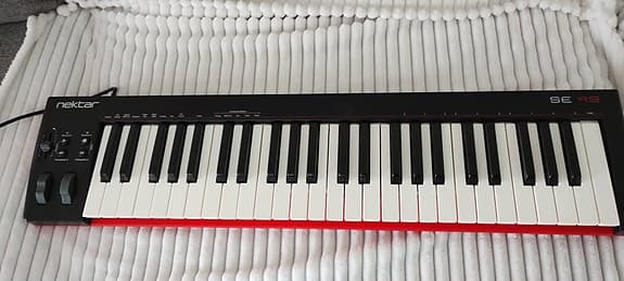 Nektar Impact LX49+ MIDI-keyboard 49 tangenter svart/rød