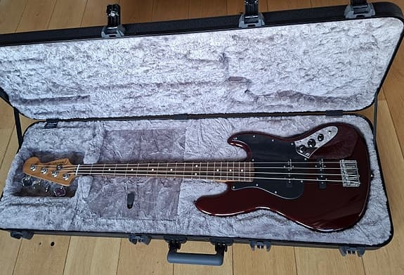 Fender Jazz Bass Limited Edition Player II Oxblood + Fender Hardcase