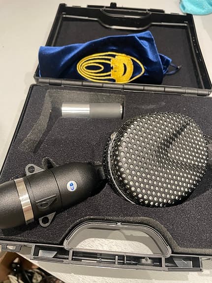 Coles 4038 Studio Ribbon Microphone (ink phanton blocker stand adaptor)