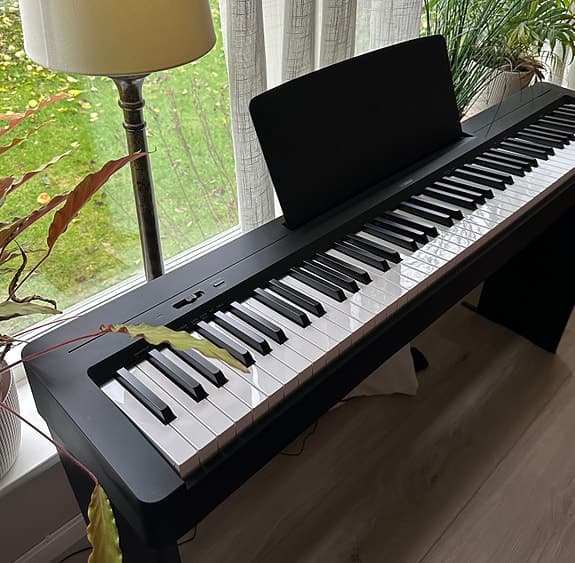 Digital piano - Yamaha P-145 B BT