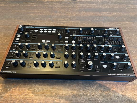 Novation Summit synthesizer bordmodul svart