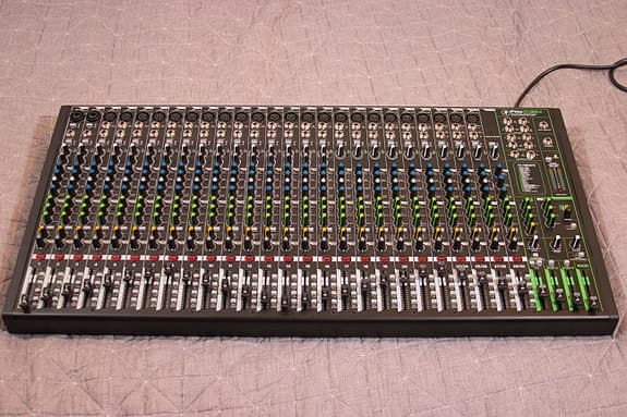 Mackie ProFX30v3 30-Channel Analog Mixer with USB